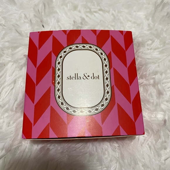 STELLA AND DOT ACORN NECKLACE GOLD TONE KATHLEEN  PENDANT NEW - Picture 6 of 6